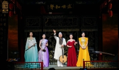 檐下听雨 弦上知音 《国乐添香·夏之雨》在正乙祠戏楼奏响